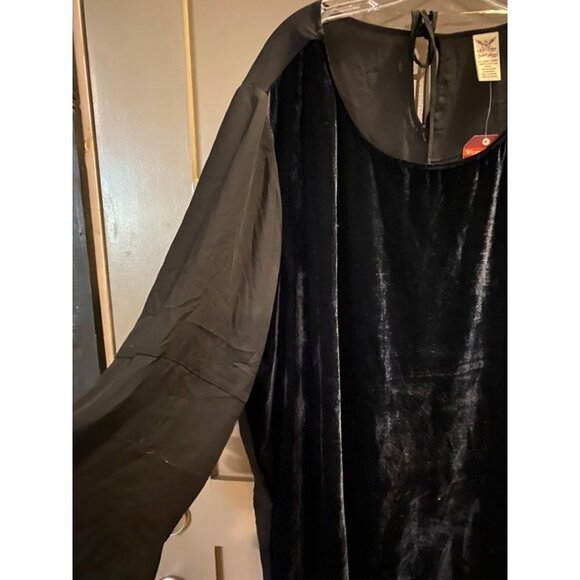Velvet Bell Sleeve Black Blouse Size 4X - Picture 4 of 6